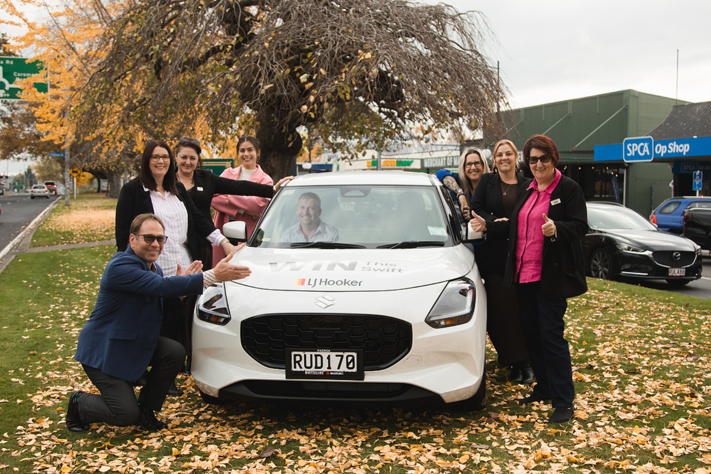 Final Team photo - Win this swift